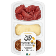 Daily Chef Stoofperen met runderlapje aardappelpuree uienringen en jus Foto van Daily Chef Stoofperen met runderlapje aardappelpuree uienringen en jus