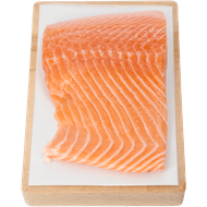 Zalmfilet op huid Foto van Zalmfilet op huid