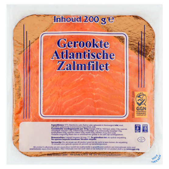 Foto van Atlantic Noorse zalm gerookt op witte achtergrond