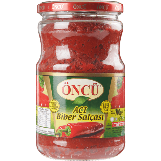 Foto van Öncü Puree hete paprika op witte achtergrond