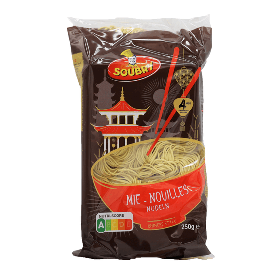 Foto van Soubry Chinese mie op witte achtergrond