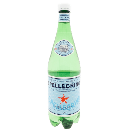 Foto van San Pellegrino Bruisend mineraalwater op witte achtergrond