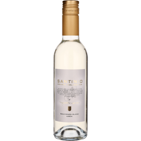 Foto van Sauvignon blanc airen op witte achtergrond