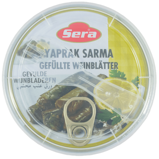 Foto van Sera Gevulde wijnbladeren op witte achtergrond