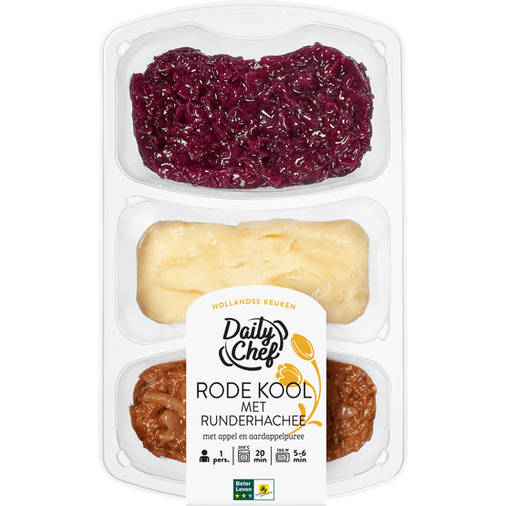 Foto van Daily Chef Rode kool met runderhachee appel en aardappelpuree op witte achtergrond