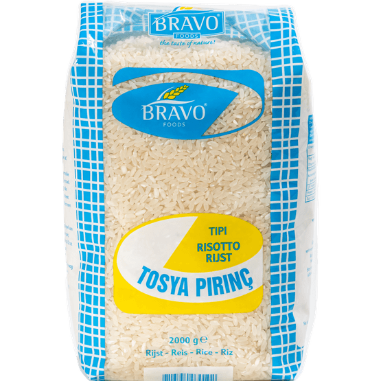 Foto van Bravo Tosya risotto rijst op witte achtergrond