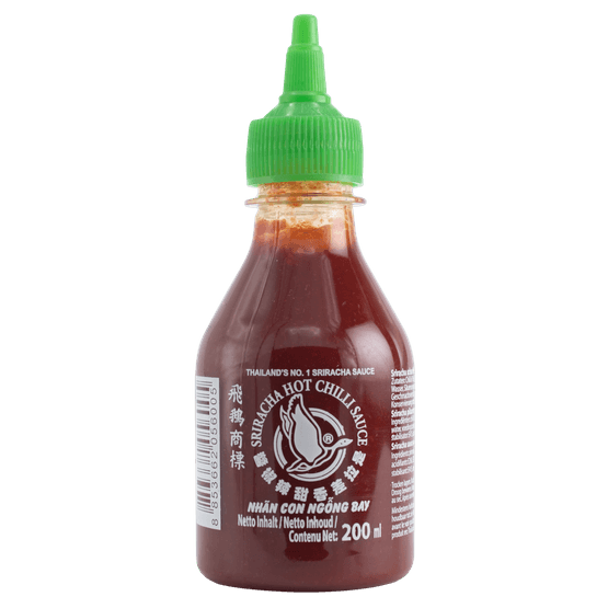 Foto van Flying Goose Chilisaus sriracha op witte achtergrond