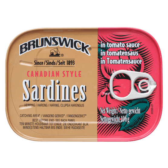 Foto van Brunswick Sardines in tomatensaus op witte achtergrond