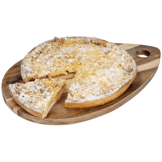 Foto van Appelkruimelvlaai op witte achtergrond