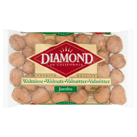 Foto van Walnoten op witte achtergrond