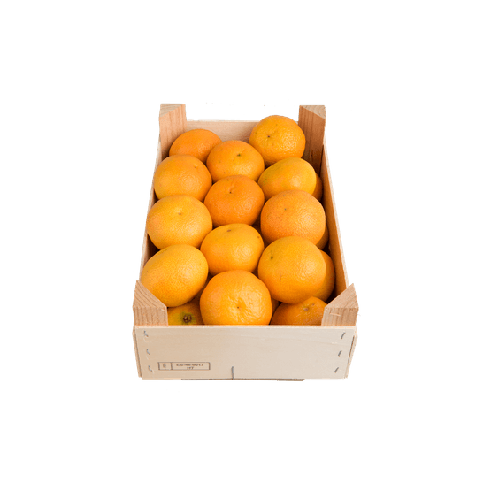 Foto van Kistje mandarijnen op witte achtergrond