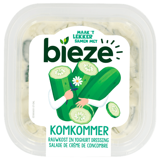 Foto van Bieze Rauwkost komkommer op witte achtergrond