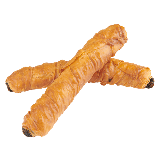 Foto van Vers afbak Borek stick spinazie feta op witte achtergrond