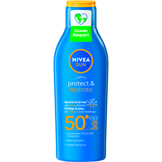 Foto van Nivea Sun protect & hydrate zonnemelk spf50+ op witte achtergrond