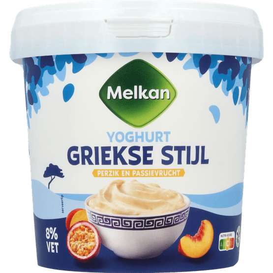 Foto van Melkan Yoghurt griekse stijl perzik-passievrucht op witte achtergrond