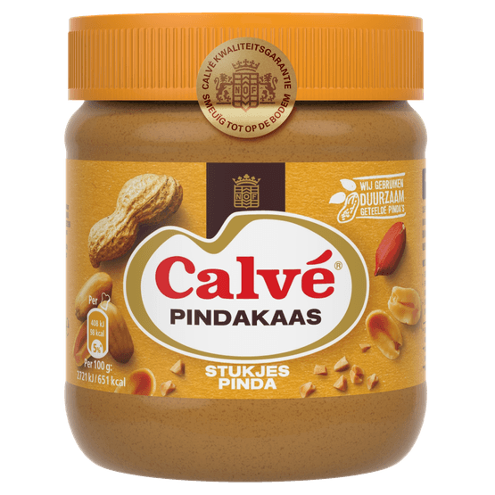 Foto van Calvé Pindakaas stukjes pinda op witte achtergrond