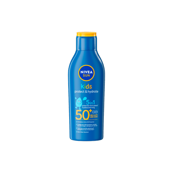 Foto van Nivea Sun kids protect hydrate zonnemelk spf50+ op witte achtergrond