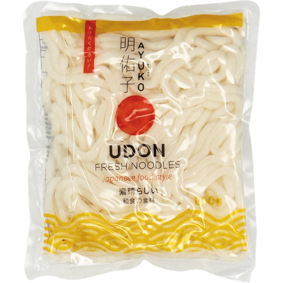 Foto van Ayuko Udon noedels op witte achtergrond