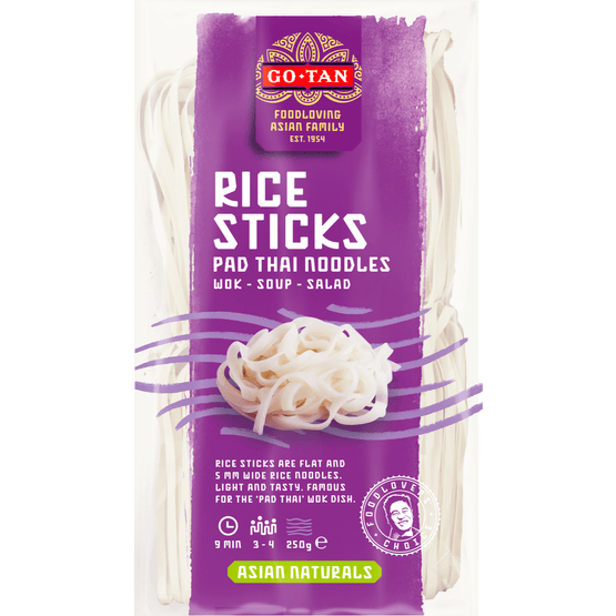 Foto van Go-Tan Rice sticks pad Thai noodles op witte achtergrond
