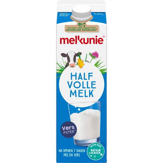 Foto van Melkunie Halfvolle melk op witte achtergrond