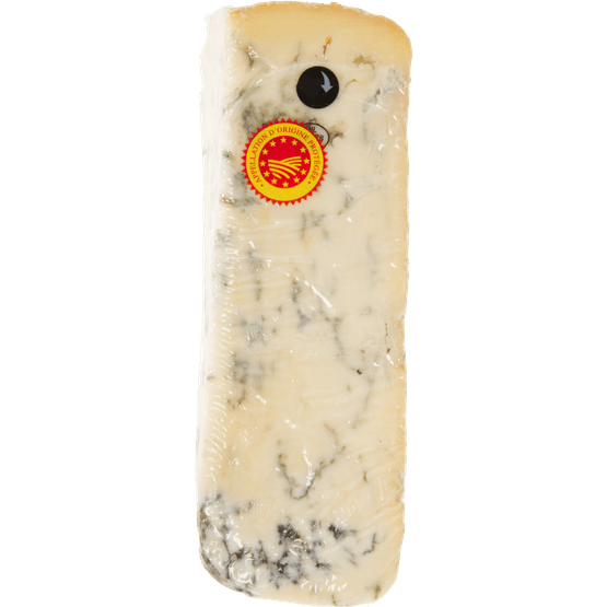 Foto van Melkan Gorgonzola dolce op witte achtergrond