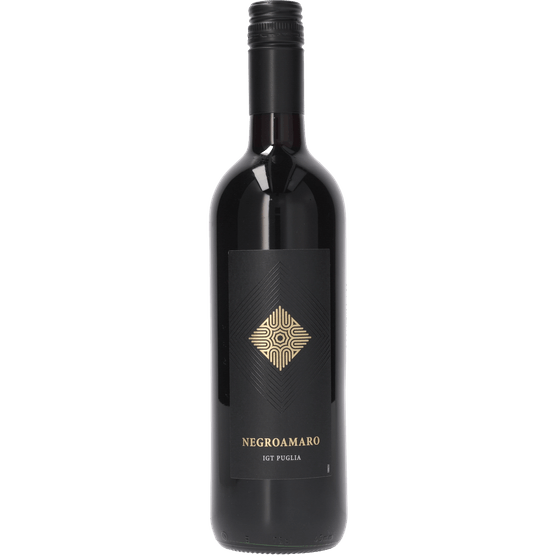 Foto van Twee Kippen Negroamaro igt puglia op witte achtergrond