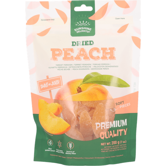 Foto van Sunshine Delights gedroogde perzik op witte achtergrond