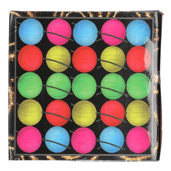 Foto van Crackling balls op witte achtergrond