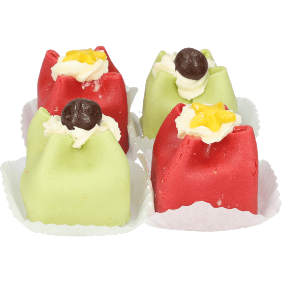 Foto van Winter kasteeltjes op witte achtergrond