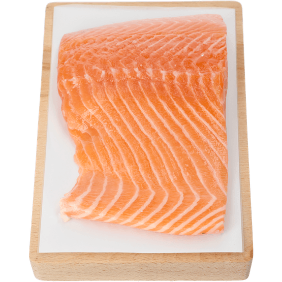 Foto van Zalmfilet op huid op witte achtergrond