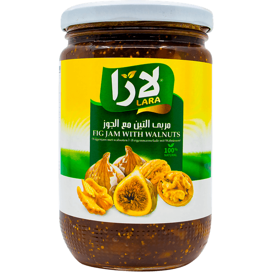 Foto van Lara Vijgenjam met walnoot op witte achtergrond