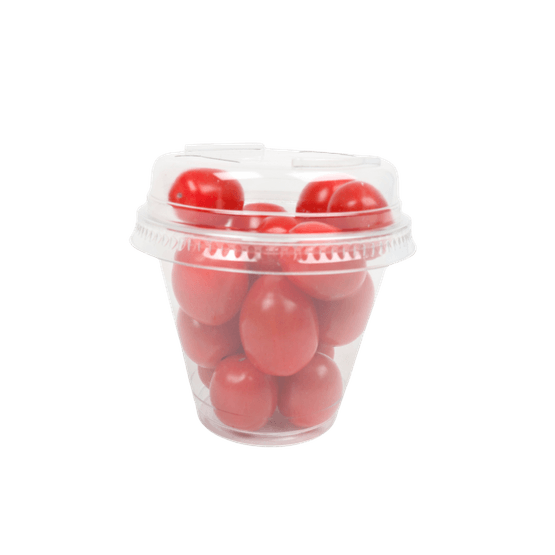 Foto van Gezond tussendoortje snacktomaten op witte achtergrond