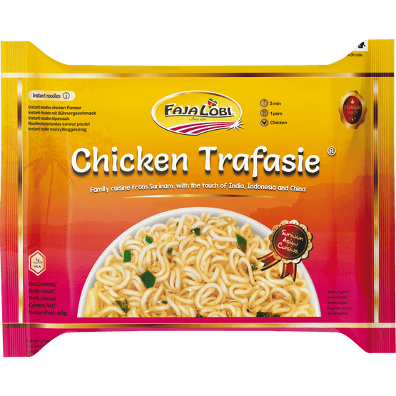 Foto van Faja Lobi Chicken trafasie instant noodles op witte achtergrond