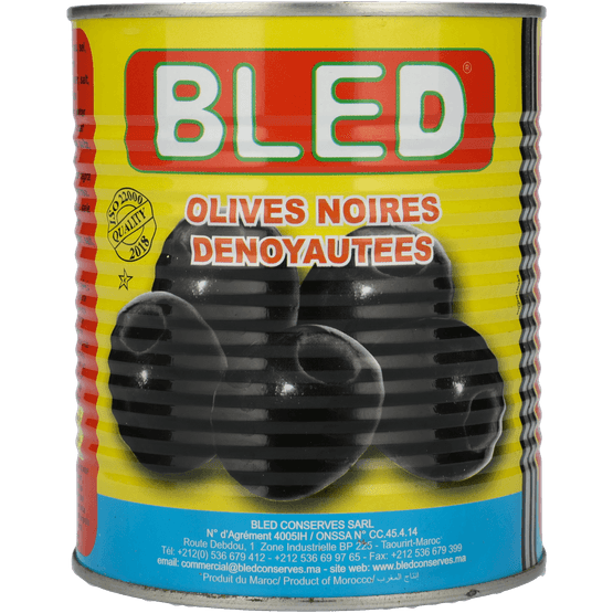 Foto van Zwarte olijf op witte achtergrond