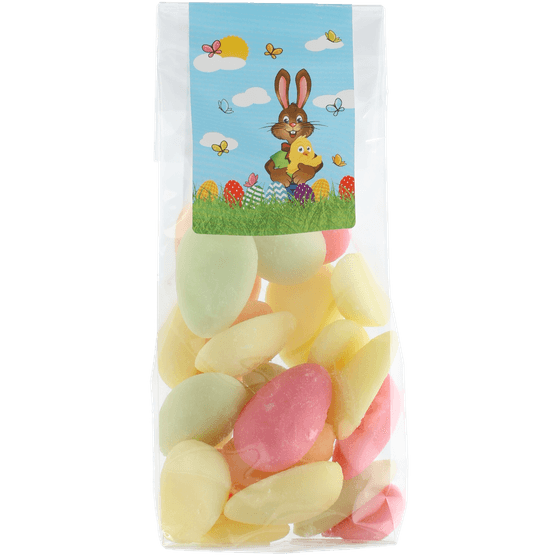 Foto van Eggs fruit fondant op witte achtergrond