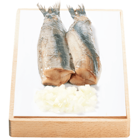 Foto van Maatjesharing met ui 2 st. op witte achtergrond