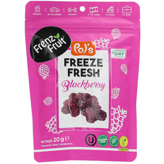 Foto van Gevriesdroogde bramen op witte achtergrond