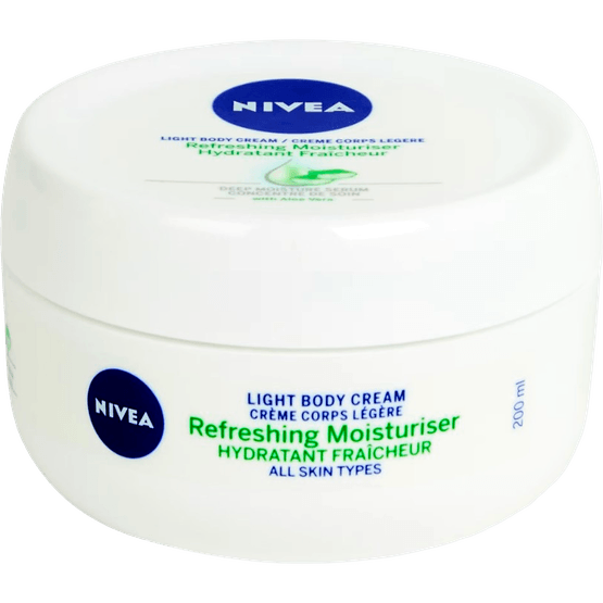 Foto van Nivea Soft creme aloe vera op witte achtergrond