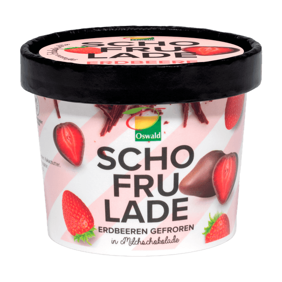 Foto van Aardbei in melkchocolade op witte achtergrond