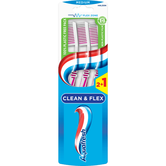 Foto van Aquafresh Tandenborstel clean & flex medium op witte achtergrond