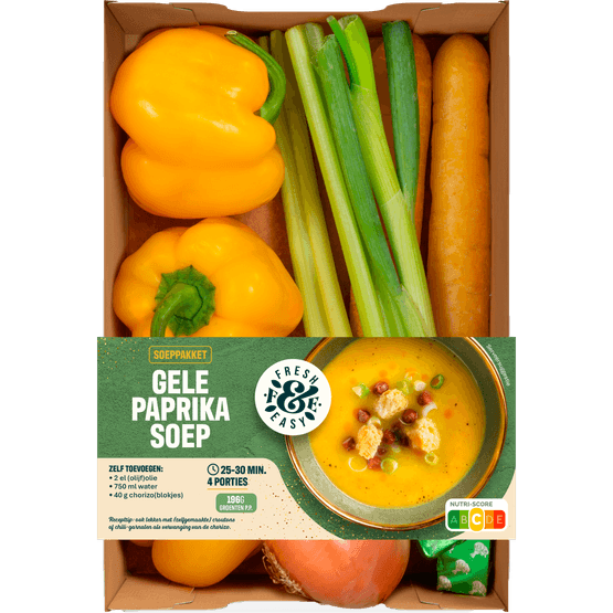 Foto van Verspakket gele paprikasoep op witte achtergrond