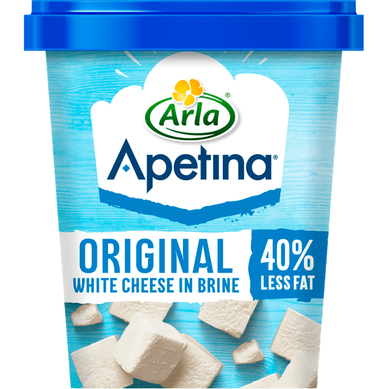 Foto van Apetina Witte kaasblokjes light op witte achtergrond