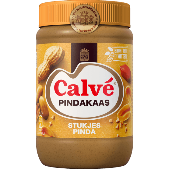 Foto van Calvé Pindakaas met stukjes pinda op witte achtergrond