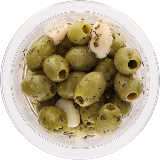 Foto van Olijven knoflook groen op witte achtergrond