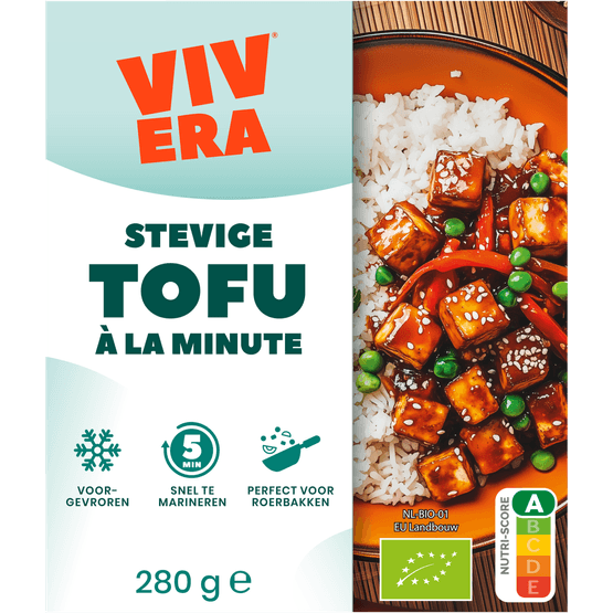 Foto van Vivera Tofu stevig op witte achtergrond
