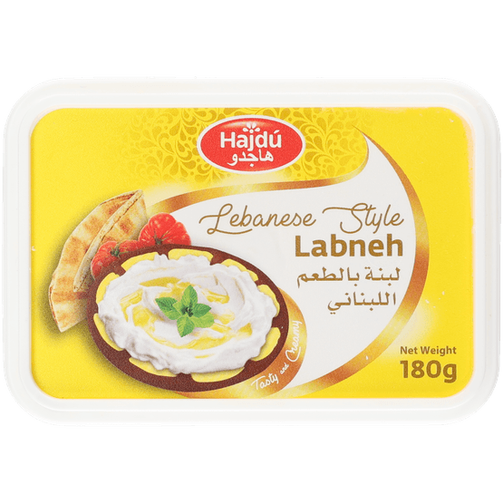 Foto van Lebanese style labneh op witte achtergrond