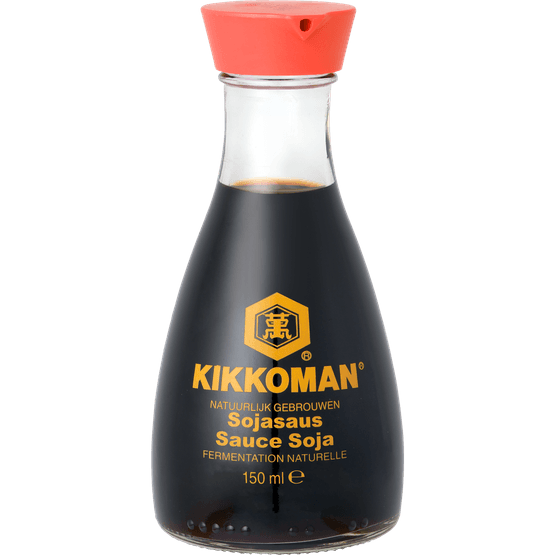 Foto van Kikkoman Sojasaus op witte achtergrond