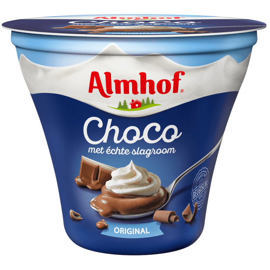 Foto van Almhof Choco met slagroom original op witte achtergrond