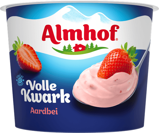 Foto van Almhof Volle kwark aardbei op witte achtergrond