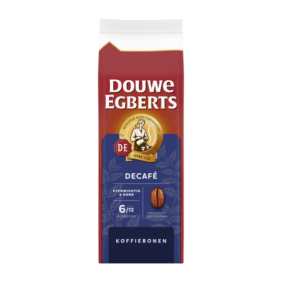 Foto van Douwe Egberts Decafé koffiebonen op witte achtergrond